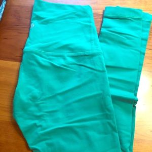 Lululemon Kelly Green Wunder Under